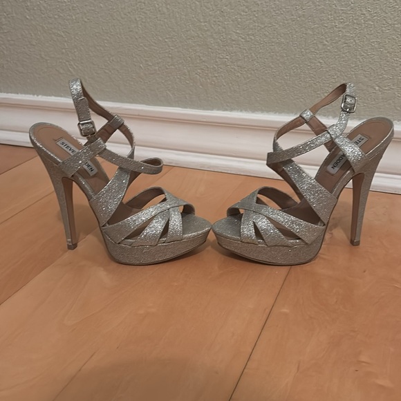 Steve Madden "uptowwn" heels - Picture 5 of 8